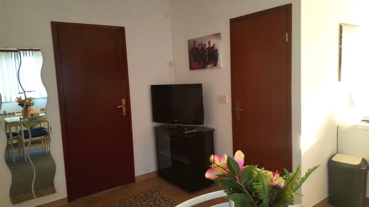 Apartments Ghedas Porec Bagian luar foto